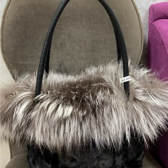 Black Fur With Trimmed Details Big Tote Bag - Picture 4 of 5